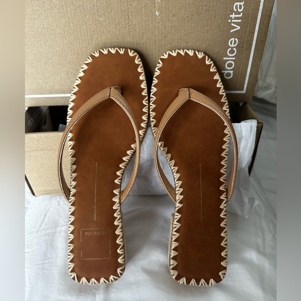 Brand new pair of Dolce Vita Barty Sandals
Color: Blush Stella Size 8